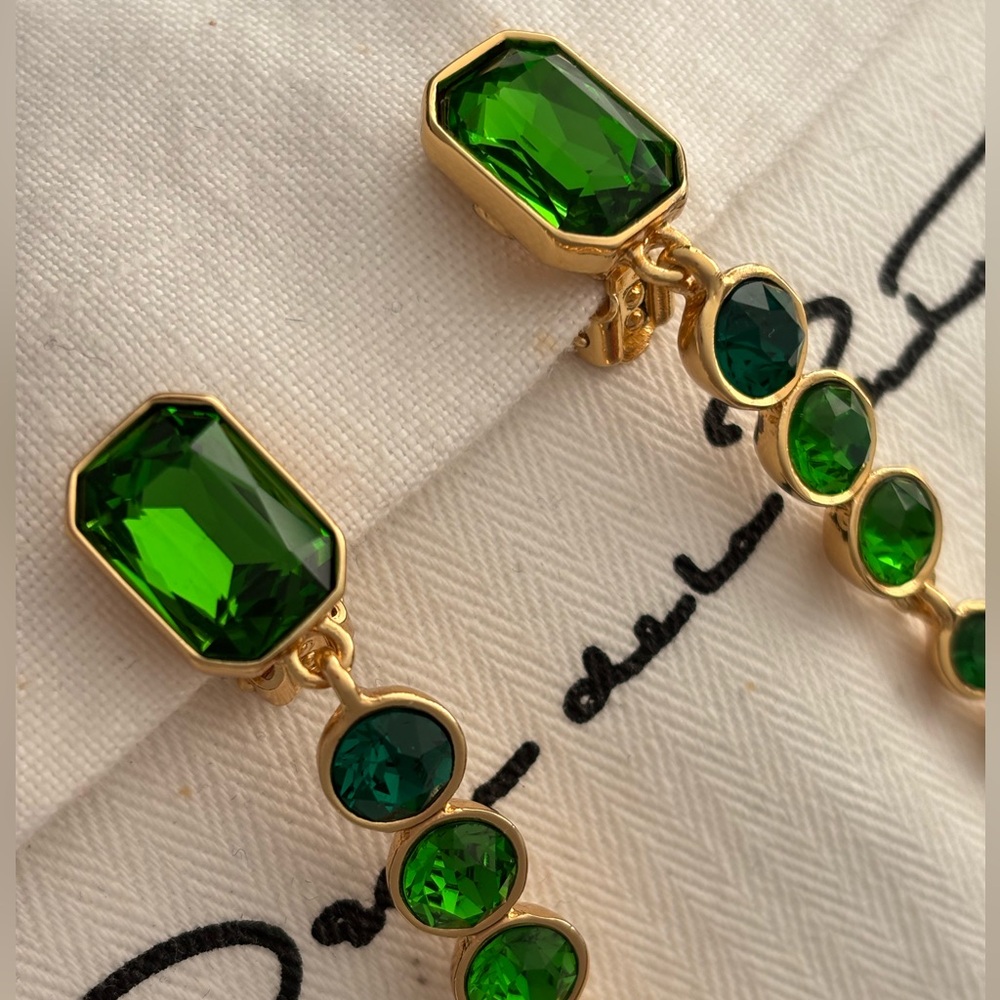 Oscar de la Renta • Tapered Green Crystals CZ Drop Clip on Earrings. - Picture 10 of 16
